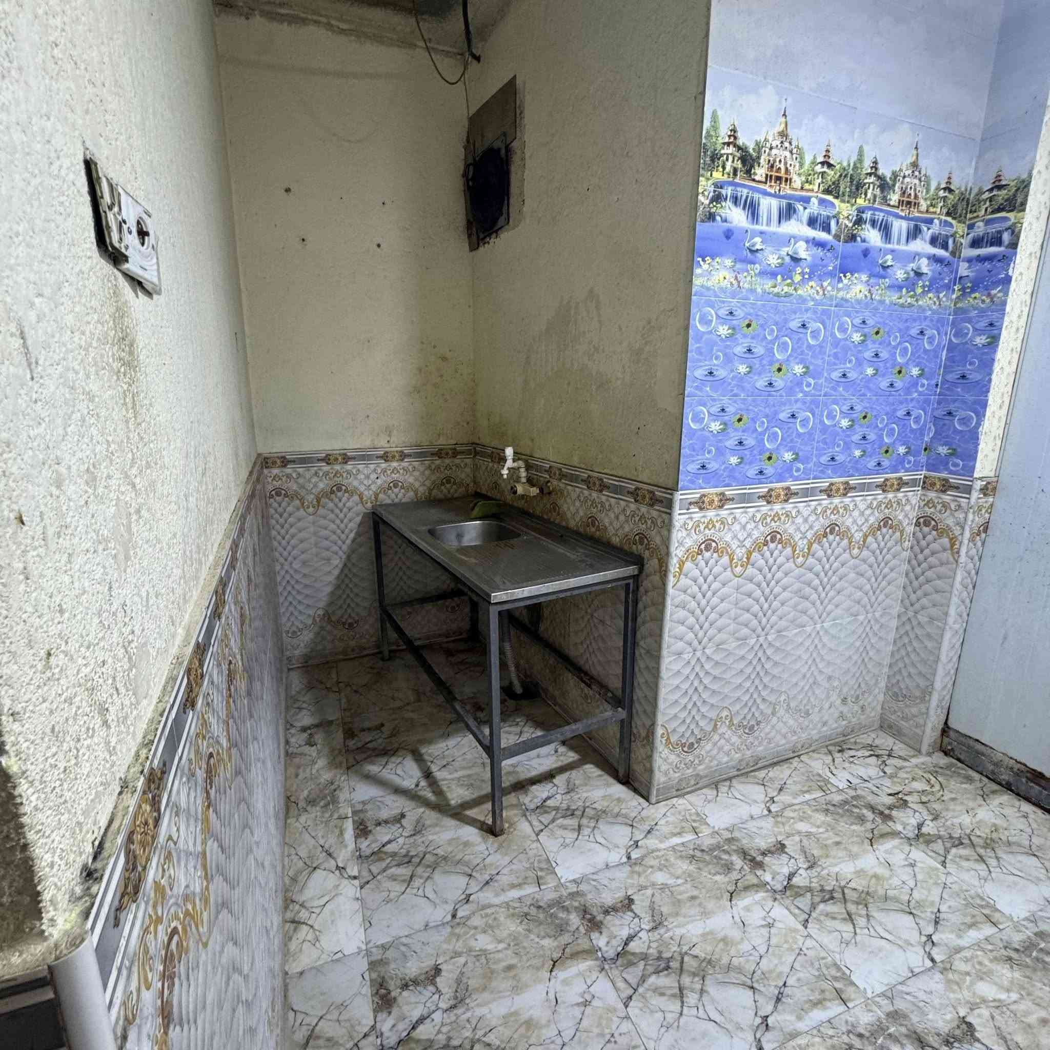 شقة للإيجار في البصره القديم (نظران )
تحتوي ع غرفتين ..حمامات 2..مطبخ
بيتونه مع كيزر وماطور إلكتروني 
للاستفسار ***********
