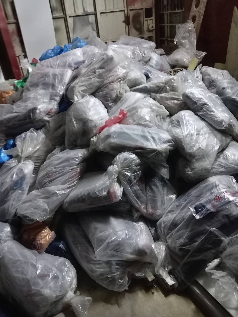 متوفر علاگه جميع القياسات بانواعها اسود والوان واسعار مناسبه وخصم خاص لاصحاب الجمله مكان المعمل كربلاء يوجد توصيل مجاني داخل كربلاء للحجز والاستفسار *********** يمكنكم الاتصال في اي وقت وبخدمتكم
