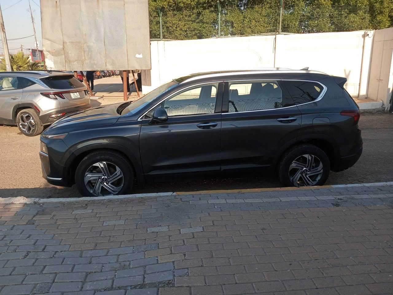 السلام عليكم البيع سنتافيه وأرد مريكي حادثها بجم وتصليج  بل جاملغ خلفي مديل 2023 
فول مواصفات عدة فتحه 
سيارة جاهزة رقم بغداد مرقمها حلو 
تحول ثاني يوام ابيع مستعجل 135 
مكان سيارة بغداد 
رقم تليفون ***********
