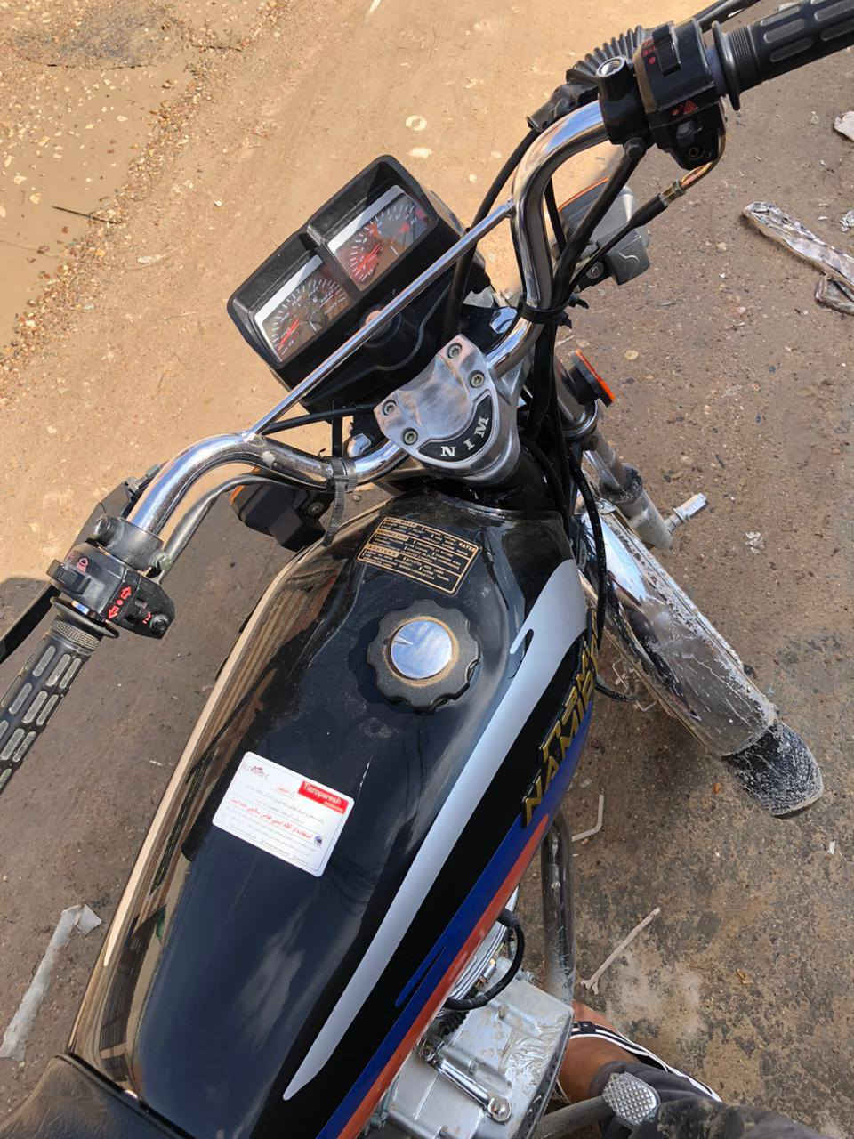 السلام عليكم دراجه للبيع مكفوله شاصي 15وتعميره 24دراجه جديده كلش وكله غراضه اصليه وراقه اصليه متوازي عله بيعه مكاني نجف حي ميسان ***********
