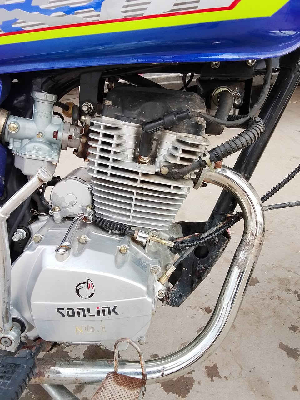 سلام عليكم دراجة ايراني سونك 5كير موديل 22اوراق موجودة مال شركة بس كارتونية ومنفيس دراجة مكفولة من التاير الكدام الحد التاير الورة شلعة ومعدل خير من اللة ترايك وين ما يعجبك زوج تايرات جديدات السعر 675وبيهة مجال شي بصيط حك جيتك مكاني بغداد الدورة الاتصال ***********واتساب *********** مستعجل علة بيعتهةالشراي يدلل
