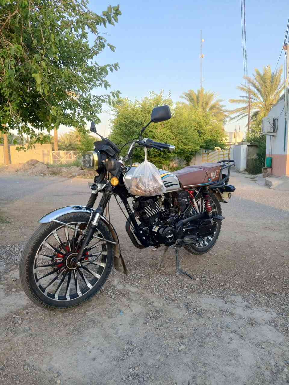 سلام عليكم دراجه كامله مكمله بس نقص صفاحيه مديل 25 محرك 200cc أوراق دشبول شغال كهربائيات كامله دراجه خير من الله مكان ديالى كنعان سعر 700بيها مجال للشراي اتصال بس  ***********
