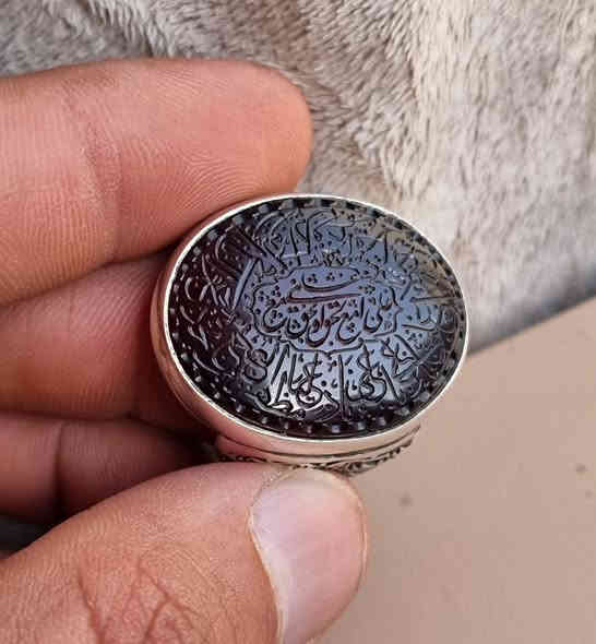 عقيق يماني كرز الكرز  خامه درجه اولى حر غير معالج طبيعي قشر اسود مخطوط خط يدوي المبدع محمد همداني امضاء رفيع 
🔥علي مع الحق والحق مع علي 🔥
🔥نادي عليآ مظهر العجائب تجده عونآ لك في النوائب كل هم وغم سينجلي بولايتك يا علي يا علي يا علي 🔥بصياغه يدويه ثقيله للبيع مكاني بغداد يوجد توصيل إلى جميع المحافظات للبيع فقط فقط أحبتي الغوالي ما اراوس بس ابيع 
***********
