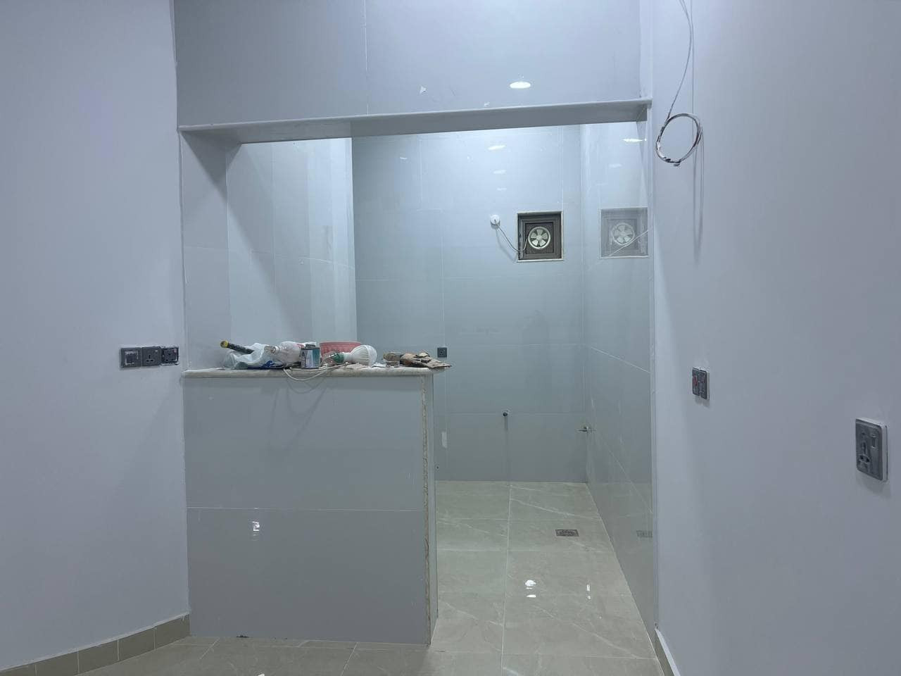 شقة للأيجار 
العنوان 
حي الموظفين خلف ياسين خريبط  
مقابل العابر او بيوت البلدية 
للأستفسار 
***********
