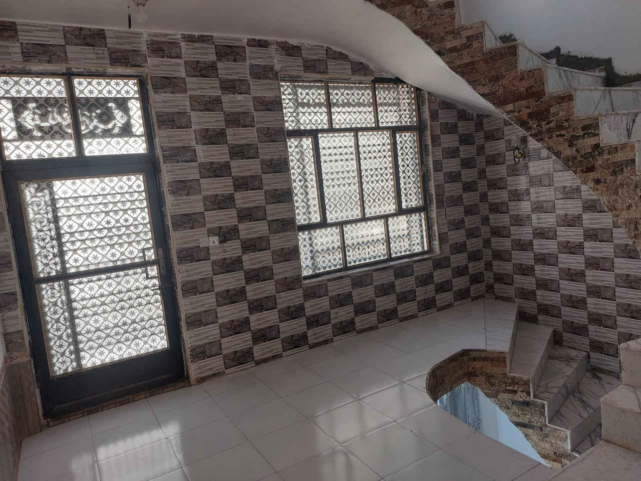 بسم الله الرحمن الرحيم اللهم صل وسلم وبارك على سيدنا محمد وعلى آله وصحبه أجمعين
البيع السريع   يوجد دار البيع في ناحيه الابرهميه دبله قرب أسواق القسيم يبعد عن شارع ١٥٠ متر بناء حديث يعتبر دارين الدار الأول طابقين الدار ثاني طابق حالين دار واحد لان مطبوكات حسب رغبتك تريد درين سويهم تريد دار واحد طابو زراعي سند 25

***********
