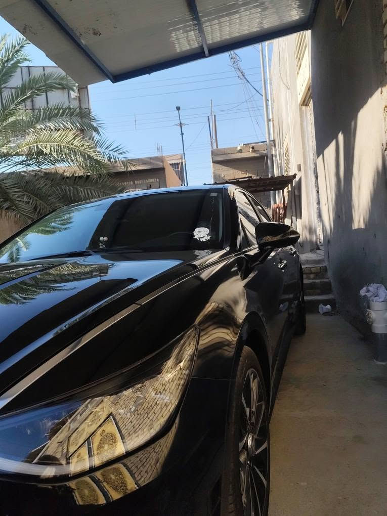 🛑 سوناتا مديل 2023 فول لمتدد 
 
🛑 رقم بصره الجديد حره بأسمي السنويه تنتهي 2032 هزه جديده 
    ((السياره ماشيه 15 الف))
مكينه كير تبريد حداديه ودواخل بل كارتون جدد السياره بعتباره زيرو 
  ( دهن كله أمزويا الأصلي أبدل)
 
(السعر 185وبيهه مجال قليل)
     *********** الأستفسار 
         المواصفات 👇
               😍
1- محرك 1.6
2- كير أوتوماتيك 8 سرعات.
3- بصمة بالأبواب وتشغيل زر.
4- تشغيل السيارة عن بعد من الريموت.
5- تقديم وترجيع السيارة من الريموت.
6- شاشة حجم كبير 10.25 إنج.
7- عدادات رقمية 12.3 إنج.
8- كاميرا 360 درجة.
9-كاميرات بالنقطة العمياء تظهر داخل العداد.
10- نظام صوت Bose.
11- شحن لاسلكي للموبايل.
12- شاشه أبل كار بلي بلا
13- فتحة سقف بانوراما.
14- مقاعد جلد بلاد
15- تبريد مقاعد أمامية.
16- تدفئه مقاعد أمامية وخلفية.
17- تدفئه ستيرن 
18- حفظ وضعية كرسي السائق (ميموري).
19- مثبت سرعة راداري ذكي.
20- الحفاظ على المسار تلقائياً.
21- فرملة طوارئ أمامية.
22- تحذير حركة خلفية.
23- حساسات أمامية وخلفية.
24- إضاءة LED كاملة.
25- الحركات المخفية:
28- الكرسي يرجع لورى تلقائياً عند إطفاء السيارة لتسهيل النزول
30- تعرض صورة السيارة 31- والكاميرات عند الاقتراب من عائق.
31- إذا شغلت الإشارة اليمين أو اليسار تظهر الكاميرا الجانبية بالعداد.
32- تنبيه إذا نسيت طفل أو غرض بالمقاعد الخلفية.
33- تنبيه إذا السيارة اللي قدامك مشت وأنت واقف.
34- تنبيه إذا أكو سيارة بالنقطة العمياء عند فتح الباب.
35- فتح الشنطة بدون استخدام اليد إذا وقفت خلفها والريموت بجيبك.
36-إضاءة ترحيبية عند الاقتراب من السيارة بالليل. البصرة, العراق
