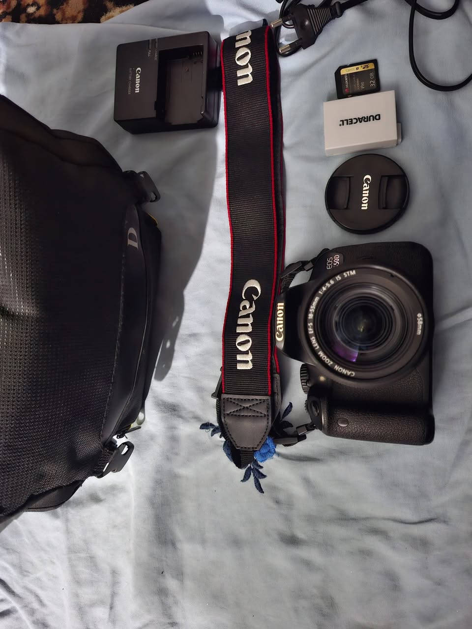 السلام عليكم كاميرا كانون 650d
شاشة Touch Screen متحركة (قلابة) تسهل التصوير من زوايا صعبة والسيلفي
​تصوير فيديو Full HD مع ميزة الفوكس المستمر.
​سرعة تصوير متتابع تصل لـ 5 صور في الثانية.
​الحالة: ( نظيفة جداً، بدون خدوش، استهلاك منزلي بسيط)
​الملحقات: (عدسة 18-55mm شاحن بطارية حقيبة، رام 
​السعر 400


**إذا كنت صاحب هذا الإعلان وتريد حذفه لأي سبب، رجاءا أرسل رسالة إلى الدعم الفني**