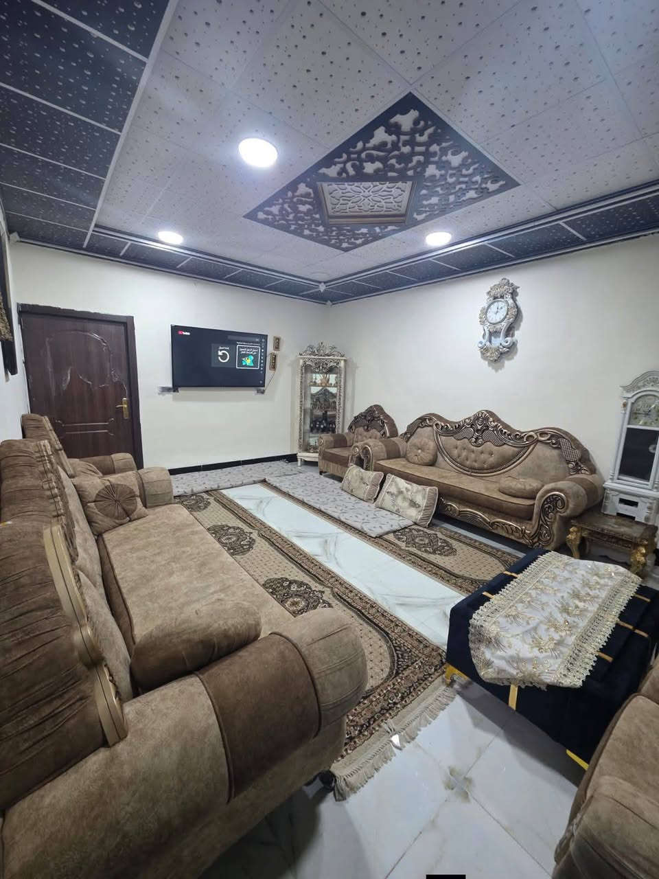3مشتملات للبيع 
بالتقسيط 
مساحته /200م واجه 10م 
الموقع /قادسية -شارع ابوليد 
مقدمة /120مليون 
وباقي/ 84مليون يدفع على شكل اقساط 438الف شهريا 
وارد شهري 750الف شهريا 
للاستفسار/***********
***********
