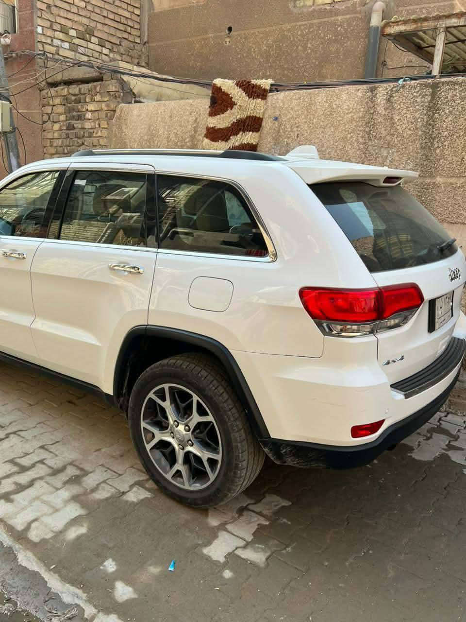 سلام عليكم جيب كراند شروكي لمتدد خليجي موديل 2019  لمتدد
موصفات بصمه 
بنراما جلد 
باب كهرباء 
شاشه جبيره 
حساس امامي وخلفي منضومه شاد زنون 
تدفه وتبريد بل كراسي ماشيه 89 
رقم بغداد السعر 280 وبيه مجال 
مكلف بلنشر رقم صاحب السياره *********** 
***********
