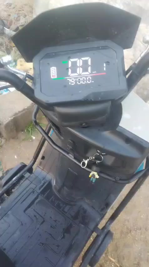 سلام عليكم دراجه سكنس ام عيون للبيع
السرعه 100
ملف 2000
6بطاريات ليثيوم
استعمال اسبوع
لايت زنون
صندوك جبير
مع شاحنه
وخوذه
وجادر حمايه مطر وشمس
..................................................
مكان بغداد الزعفرانيه
السعر 700 وبيهه مجال
***********
