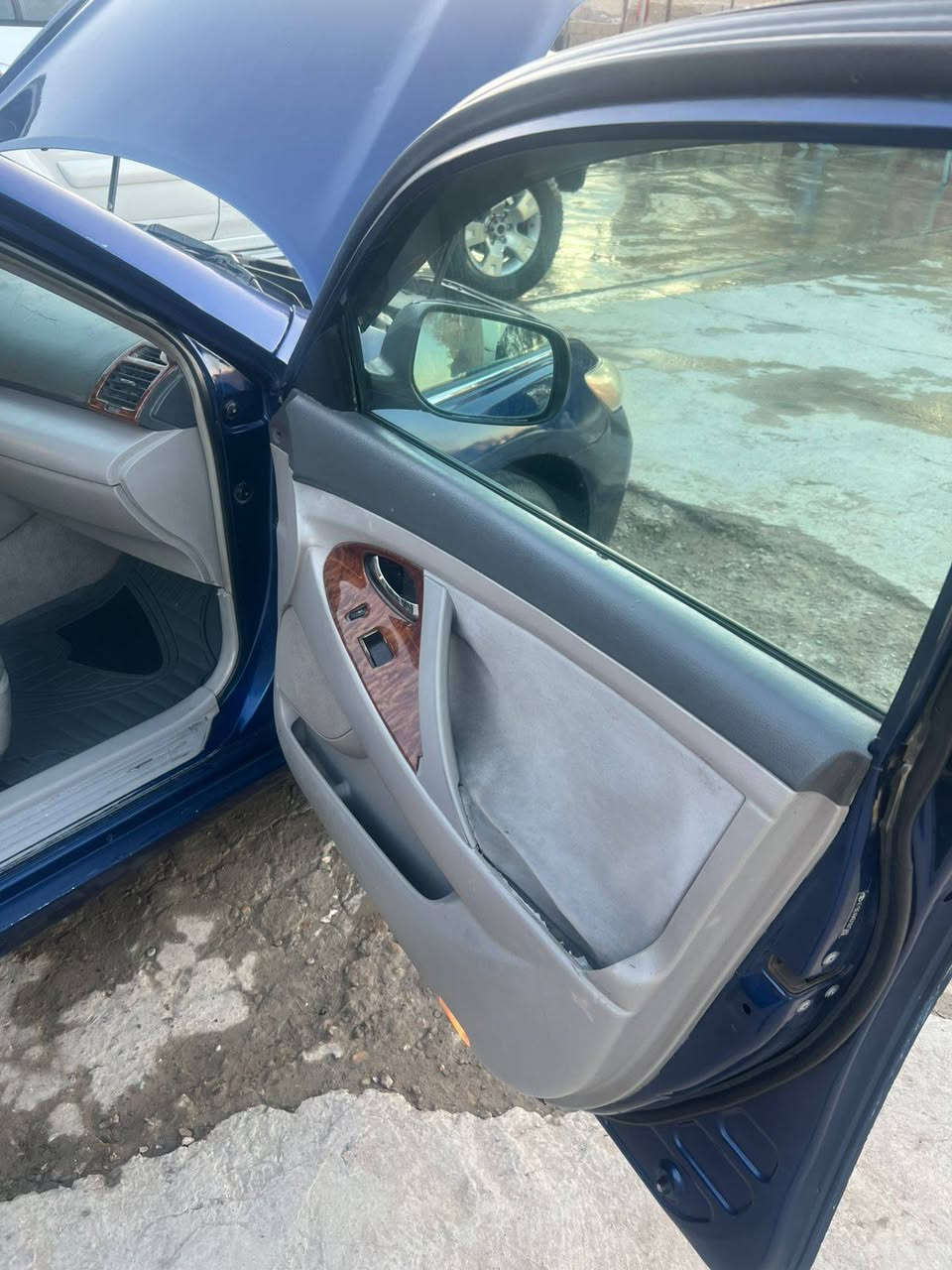 كامري موديل 7كلها شرط السعر 80وبيها مجال رقم بغداد دولي بسمي ***********
