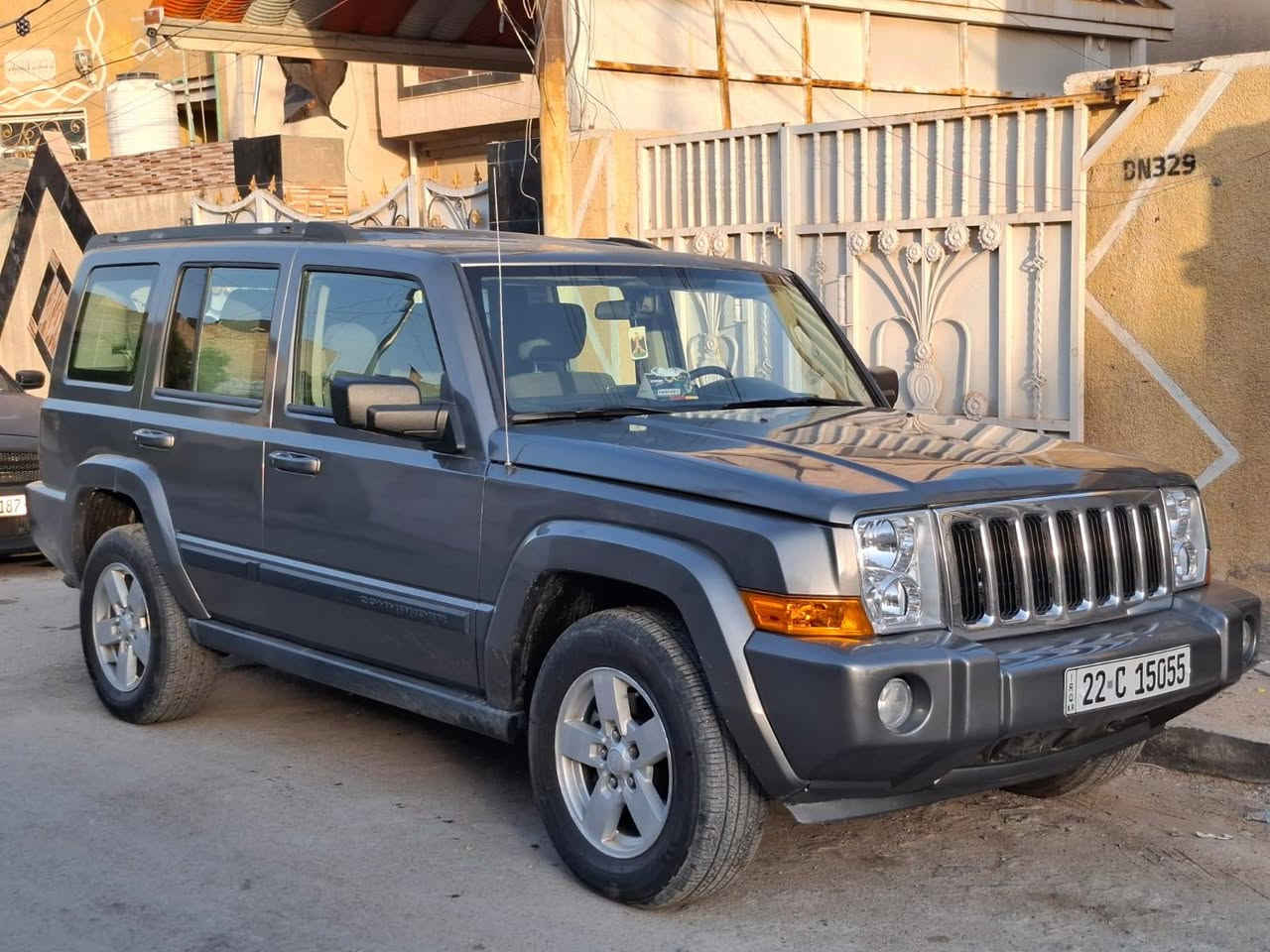 السلام عليكم للبيع او المراوس جيب كوماندر وارد خليجي فول مواصفات موديل ٢٠٠٧ محرك ٣٧٠٠ سته سلندر سبعه راكب ٣ قطع تبريد ثلج شاشه سستم سماعات تخم تأير جديد صدر امامي خلفي جديد كهربائيات كلها شغاله فور ويل شغال كشنات كهرباء بدون حادث السياره كفاله من الحادث بيها صبغ كلير ٤ قطع سونارها بالمنشور ارقام وهزه جديده بأسم عربي السعر ٩٨ وبيها مجال 
مكاني الدوره ابو دشير 
رقم الهاتف *********** بغداد, العراق
