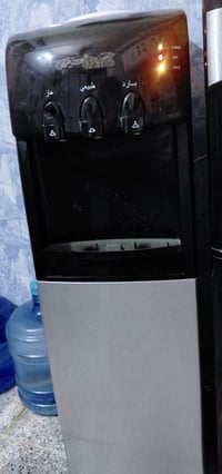 براد مستعمل للبيع  قفل الحار شغال وبارد سعره ١٠٠ وبي مجال 07716390320