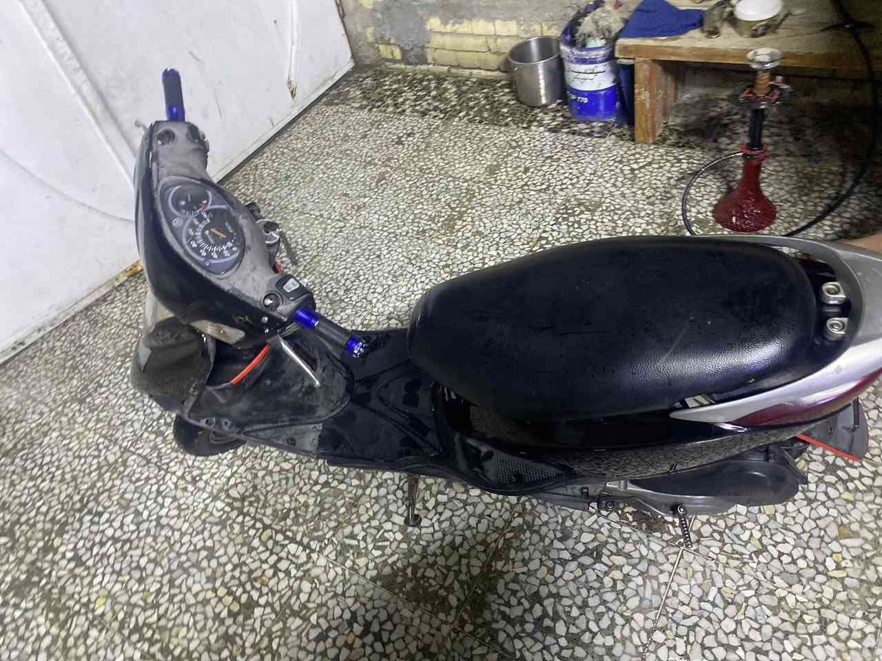 دراج بريز للبيع 
كامل مواصفات 
محرك جديد كهربائيات شغالة 
السعر ٤٥٠ وبي مجال بسيط 
الاتصال على الرقم ***********
