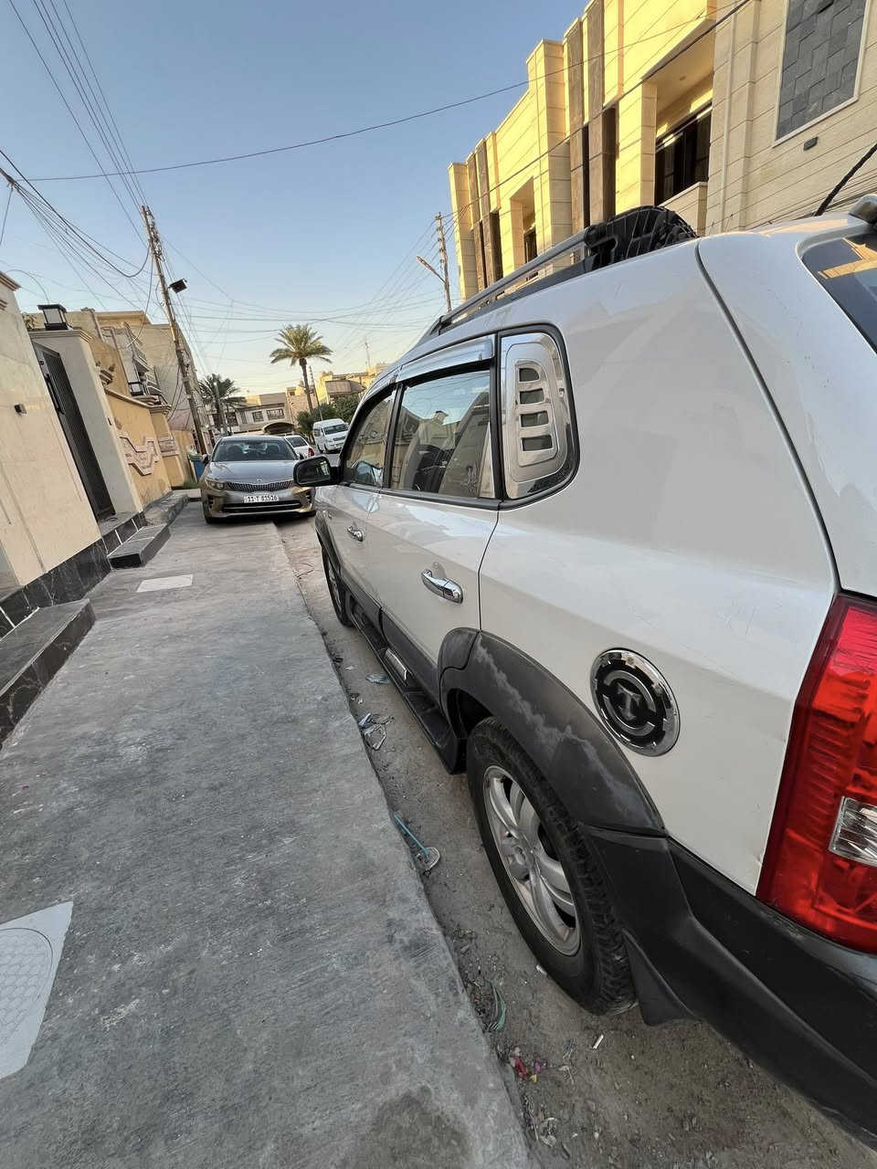 سياره توسان وارد كوري بيها جاملغات وبنيد صبغ بدون حادث فقط مرشوشات مواصفات تحكم ستيرن شاشه كامره بك تبريد شاشه تدفأه كشنات مكينه ٢٠٠٠دوش صدر دبلات كله نضيف سعر١١٠ بيها مجال مكاني بغداد رقم***********
