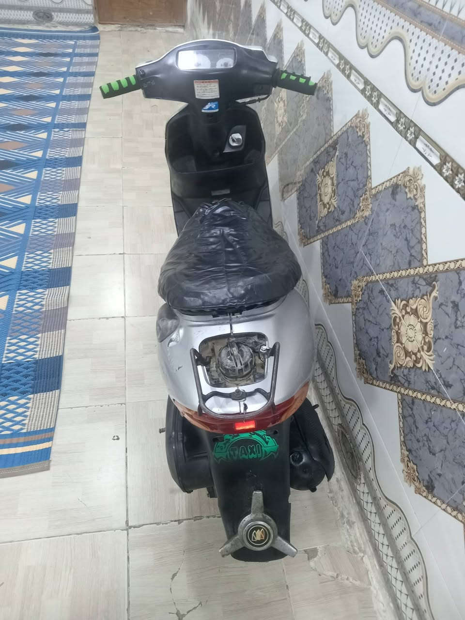 يالله،، دراجه ساسوكي جنطه نكره هندر واحد دراجه شلعه ومعدل طياره بلمشي بيه شلعه قويه كفراته اصليه ناااعمه خرسه مفتوحه مره فقط تجفيت مضبوط محرك نشط تايراته جدد تشتغل سلف بس جيب باتري وخليه شغل وطلع وين مايعجبك ودراجه وراق اصولي سعره ب 250 الاتصال ***********
