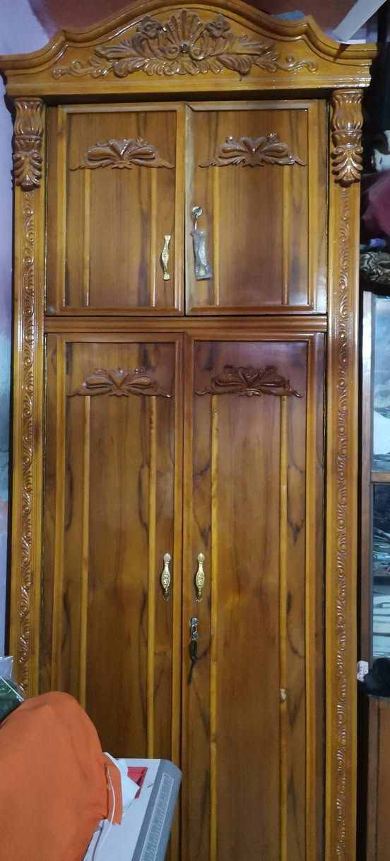 السلام عليكم
🔥 للبيع غرفة نوم  بحالة الوكالة 🔥 خمس قطع نظيف جدا 

 غرفة نوم خشب متينة جدًا، نظيفة وكأنها جديدة، تصميم راقٍ وجودة ممتازة.

تتكون من:
🛏️ سرير
🪞 ميز مع مرآة
👗 دولاب ملابس كبير
🗄️ دولاب إضافي منفصل
👞 كومدي أحذية
✅ خشب قوي جدًا وجودة مضمونة.
✅ حالة ممتازة جدًا، بدون كسور أو عيوب.
✅ جاهزة للاستخدام مباشرة.
✅ مناسبة لمن يبحث عن السعر المناسب.

💰 السعر مناسب وللجادين فقط. (مليون و700) للتنويه مشتريها با( ثلاث ملايين)

📍الموقع: _بغداد _مدينة الصدر 

للاستفسار راسلني على الخاص أو اتصل على:  ***********
