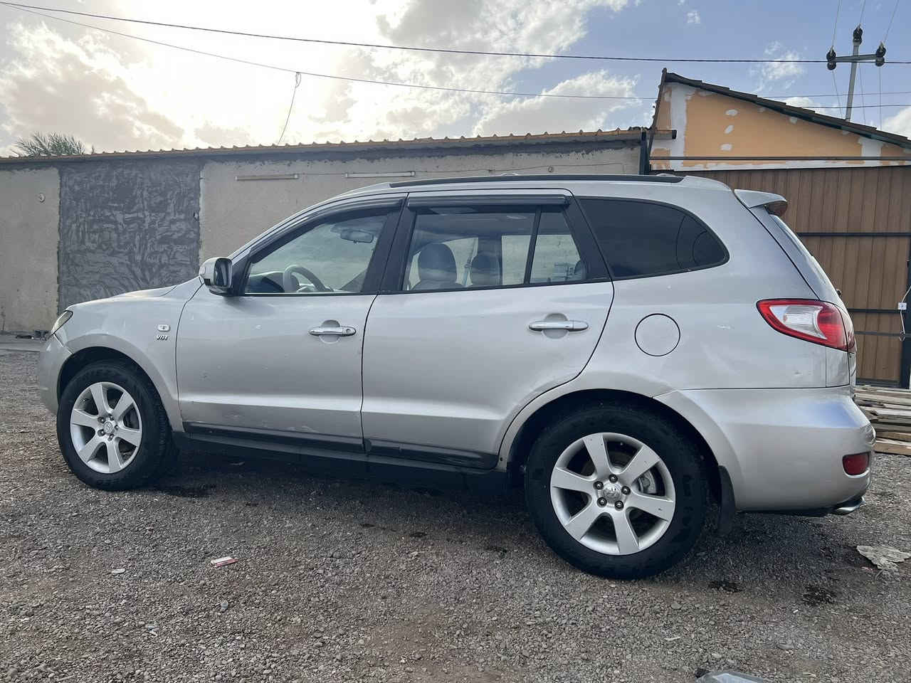 سلام عليكم
سنتافي 2007 شكل 2012 للبيع رقم كربلاء مميز تحويل ثاني  بسمي سياره خير من الله صدر كهربائيات مكينه كاز انسه شي اسمه صرف التفويله تكفيك سبوعين سياره مانقصها اي شي جاهزه من كلشي وبل عافيه عل ياخذها

سياره 7 راكب

السعر 125 وبيها مجال عنوان السيارة بغداد 

***********
