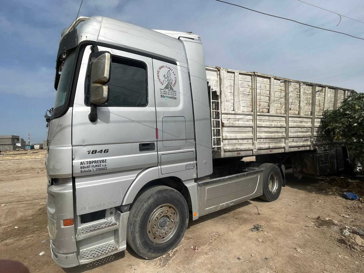 للبيع راس وعربانه اكتروس 2003 محدثة حاجب رقم سليمانية عربانة  12/70 شاصي اوربي 16 سعر 3 وبيها مجال للاستفسار رقم صاحبها ***********
