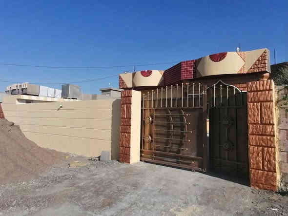 السلام عليكم دار للبيع بيت مع مشتمل المساحه الكليه 750 متر البيت ٣غرف نوم ثنين جوه وحده طابق ثاني +مطبخ حار بارد +صاله 4+7 
+استقبال / مشتمل غرفه +مطبخ +صحيات+شتايكر فلين ابو ال 5
(((المشتمل غرفه ومطبخ وصحيات معزول))))

العنوان(((( صلاح الدين تكريت مقابل اقسام الداخليه مال الجامعه الي يم سيطره الأقواس))) زراعي بس المعامله مال الطابو ماشيه وعندي وصل
 *********** بس اتصال واتساب ما ابي
