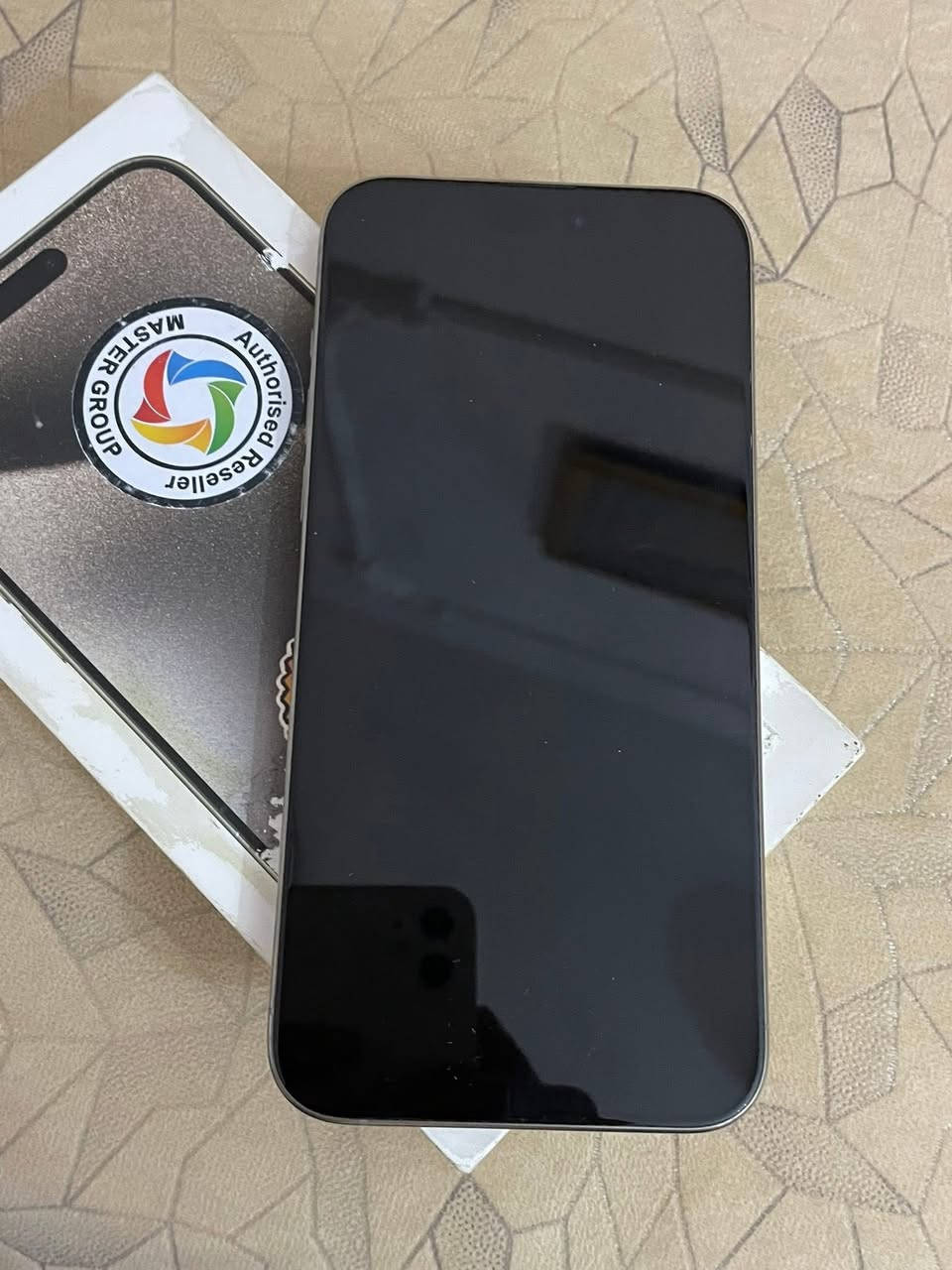 للبيع ايفون 15 برو ماكس 256 ماستر 

نضافه 100/100 بطاريه 85 كارتون مطابق سعره مليون و25
للاتصال ***********
بغداد- مدينة الصدر
