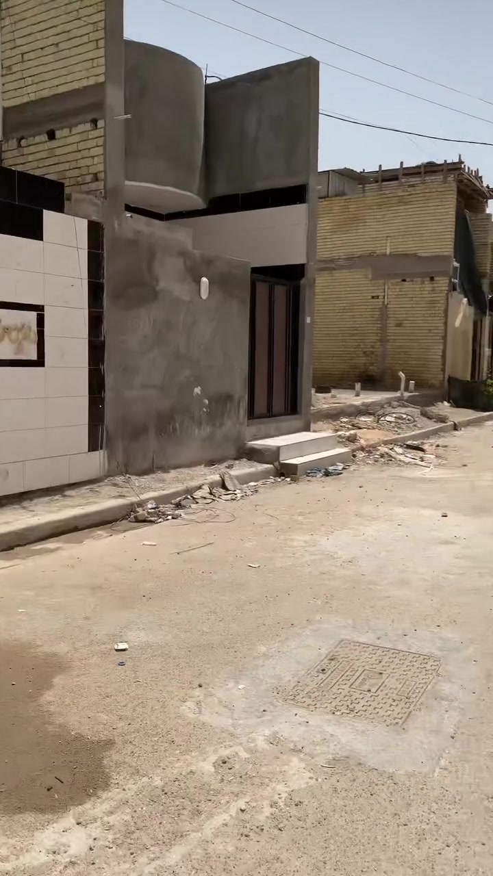سلام وعليكم بيت للبيع  مساحه 100حي الكوفه فرع محطه الهدى فرع عريض للاستفسار ***********
