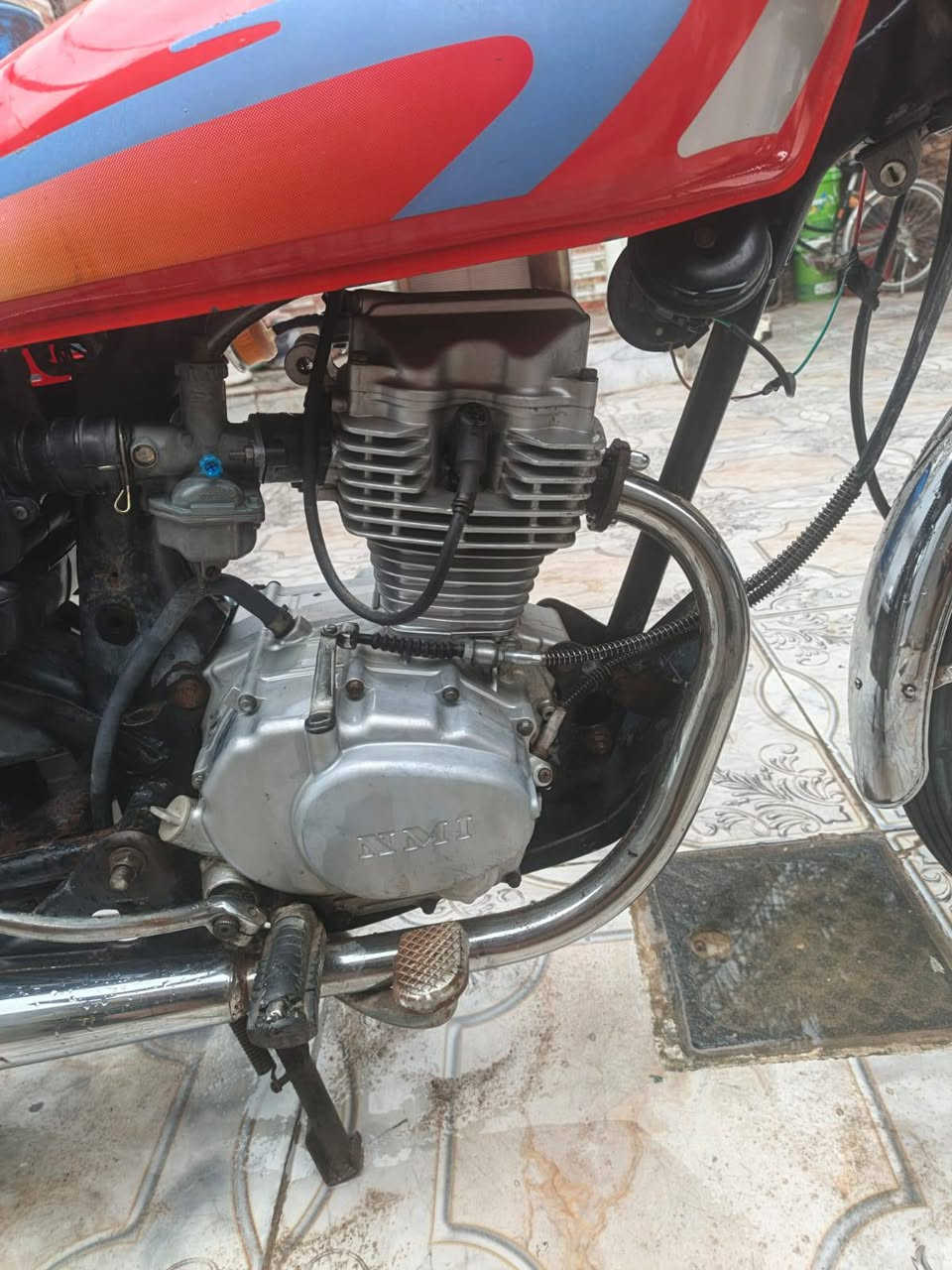 دراجة نامة رقم وسنوية مجفته مرة وحده كبل يومين جفتته توه سحكت بعدني ما طالع بيه غراض اصليه   كهربائياتة كله جديده ضفيرة وكلشي جديد سعرة مليون و١٠٠ 
***********
