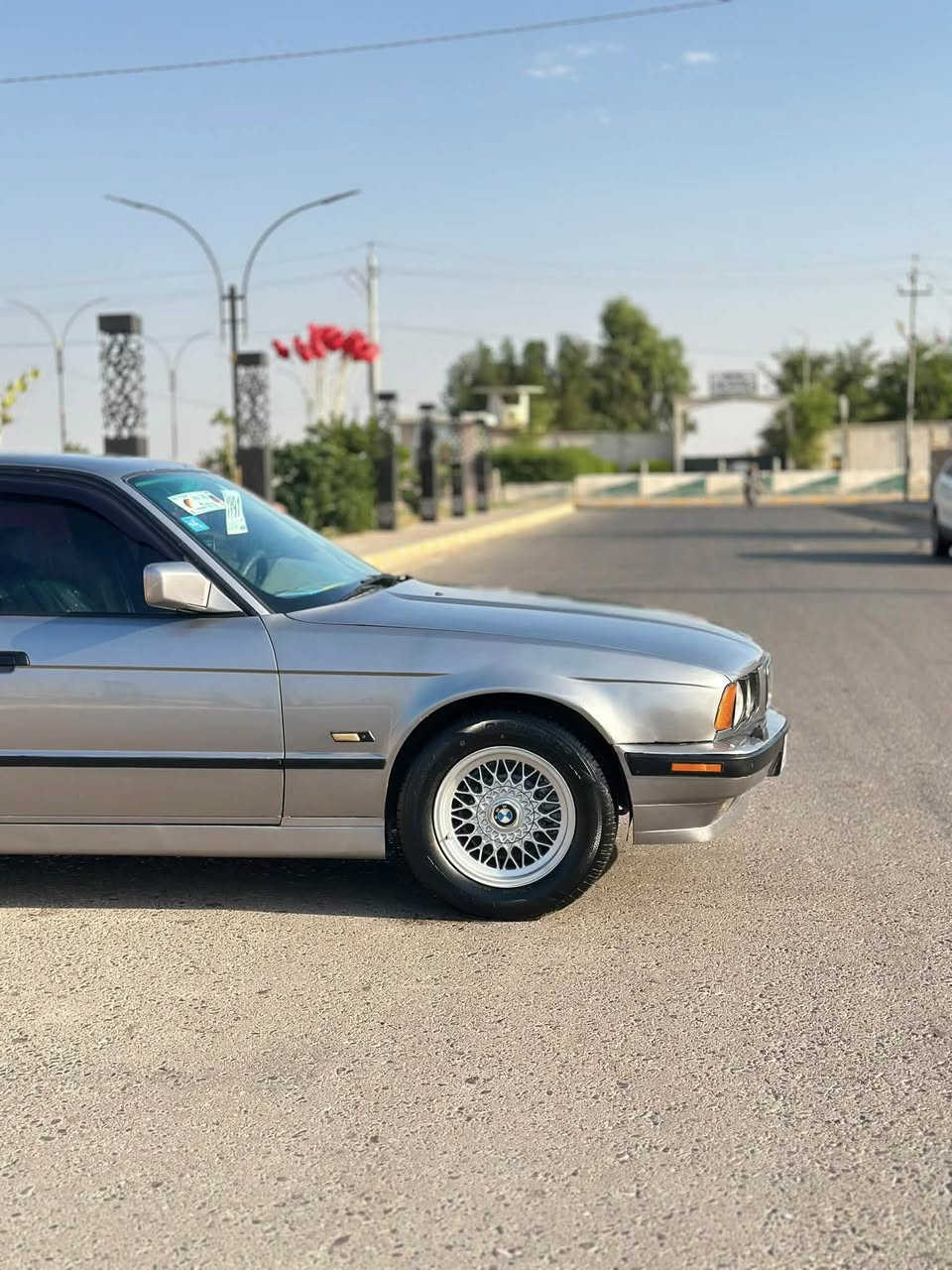 السلام عليكم للبيع
بي ام حجم 525اصل وفصل 
سنويه وبليته 
موديل 1991
محرك مسكر شرط كير وتماتيك شرط صدر امامي خلفي جديد تخم تاير جديد ويل خليها جديد السيارة بلاديه صبغ عام جماليه بدون حادث قطرت خياس مابيها رقم كركوك دولي
شرط التحويل سنويه لل 30
غرفه جديده 
تبريد ثلج ❄️ 
السعر 60وبيه مجال مكاني صلاح الدين تكريت ***********
