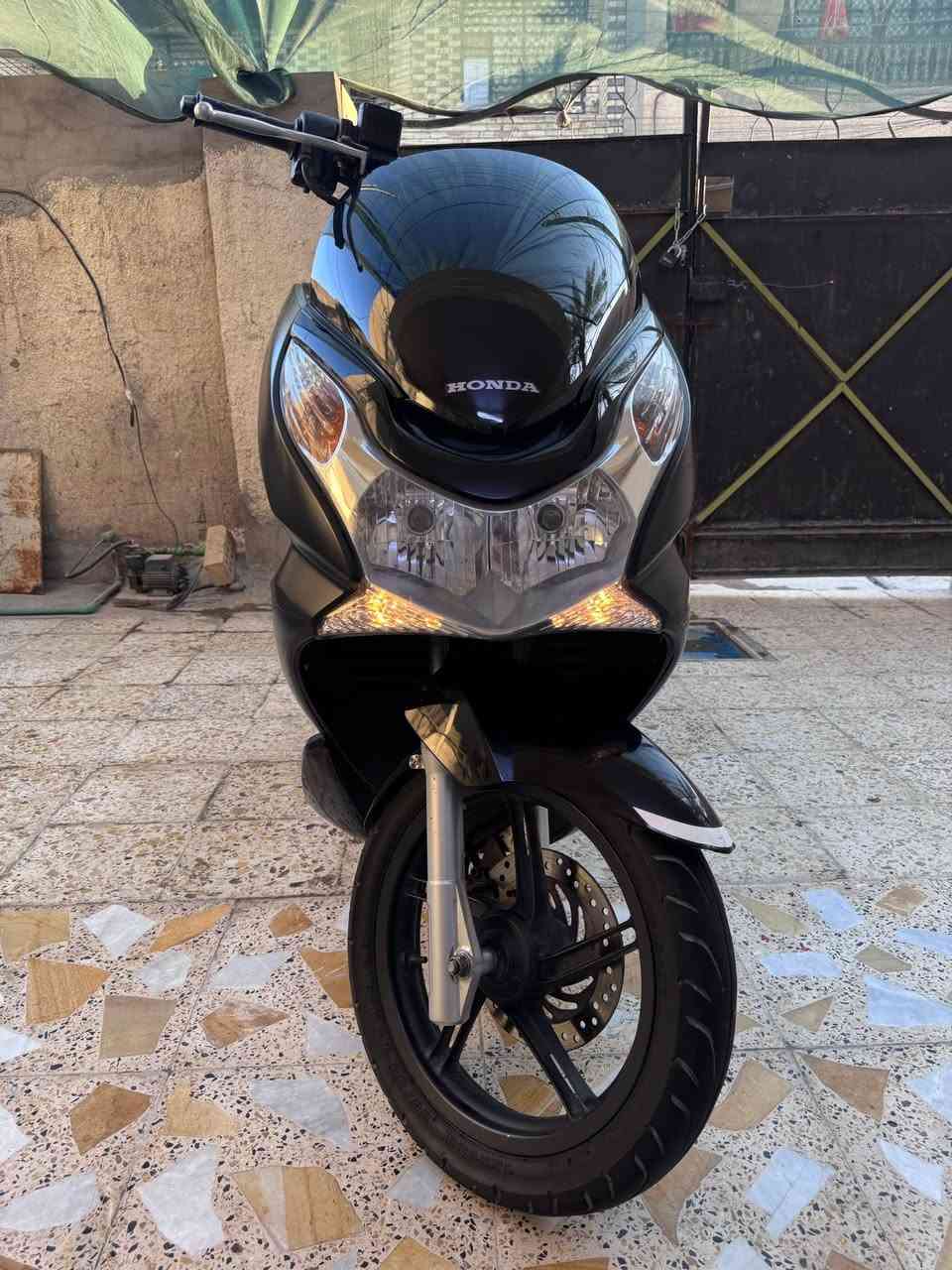 سلام عليكم PCX جيل اول ياباني JF خمسينيه
مكفوله كفر ومكينه عله وضع الشركة
سويجات ثنين ✅
ماشيه 19k ✅
مكينه 125✅
حساس ازدحام حساس استان ✅
وعدتهة وكتلوكاتهة مال يابان بل صندوك وشرط المكينه اذا
مفتوحه ترجع
السعر12ونص وبيه مجال بسيط 
مكاني الامين الثانيه *********** شراي اتصل
