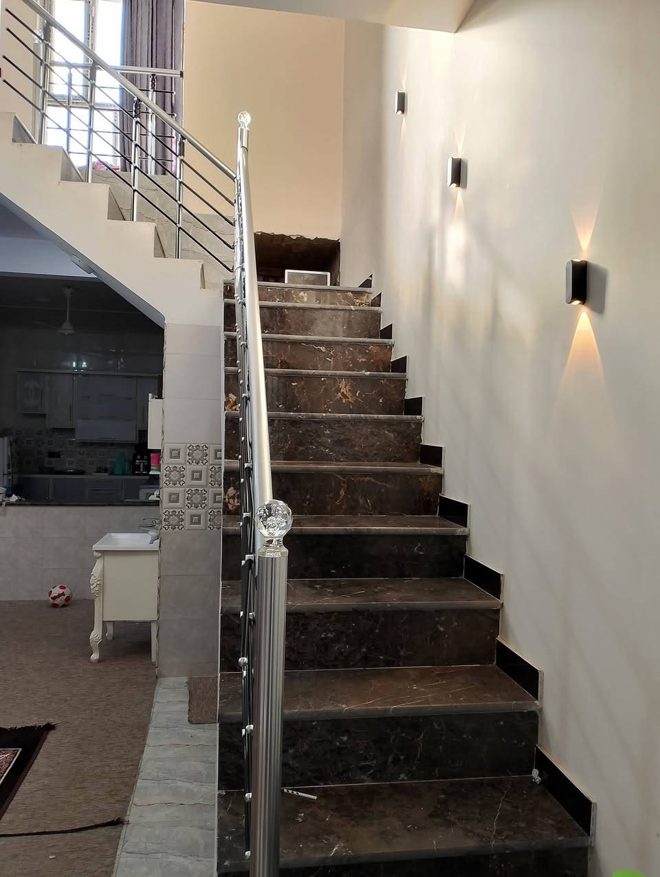 دار للبيع 🏠
المساحة 100 متر طابو صرف سند

واجهة 5×20 طابقين 🏠

بناء درجة اولى

📍الموقع حي الاسرى الفرع مقابل التبي مول 

شارع وموقع ممتاز جدا يتوفر كافة الخدمات 

للاستفسار الاتصال على الرقم 

‏‪0775 949 0794‬‏
