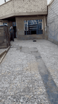 بيت مساحه 300 يحتوي علا استقبال وغرفتين ومطبخ وصاله ترك خلفي كراج جبير...