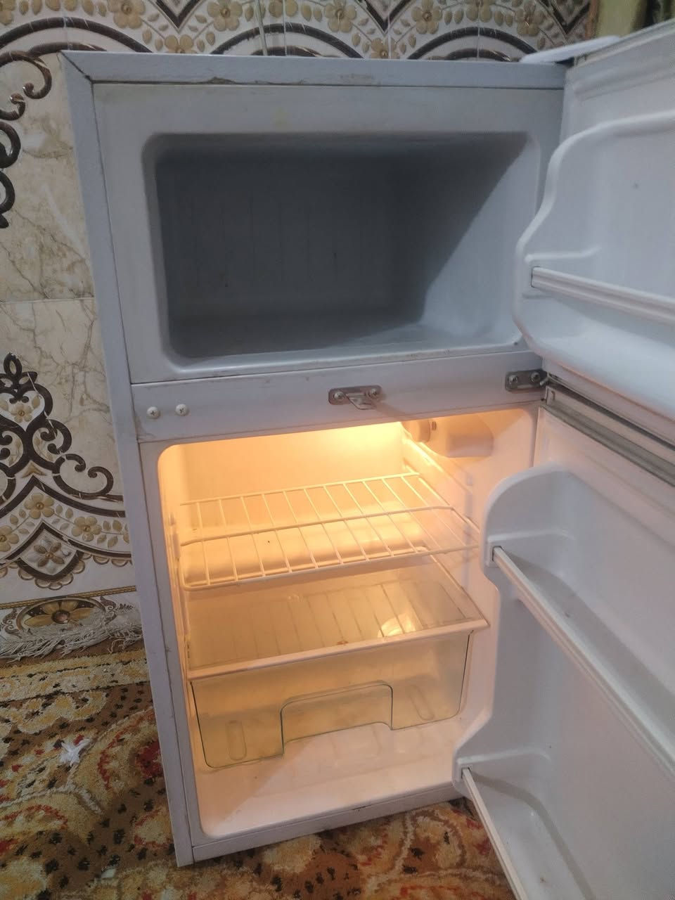 ثلاجه لبيع نفرين شغاله شرط التجميد ما مصلح انريد انجيب اكبر رقم الهاتف ***********
