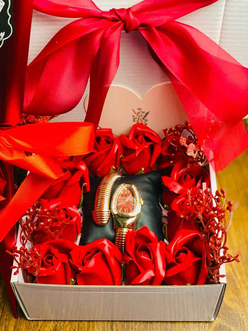 عيد الحب مو بس ورد… عيد الحب إحساس ❤️🎁
بوكس فاخر مرتب بذوق عالي، كل تفصيلة بيه تحچي حب 🌹
ورد أحمر أنيق يذوب عشق ❤️
ساعة راقية تظل ذكرى بكل وقت ⌚️
وتغليف فخم يخطف العين من أول نظرة 🎀✨

ومعاه كارت حب أنيق 💌
تكتب بيه كلمتك الخاصة، اسمك، أو رسالة من القلب توصل إحساسك بدون ما تحچي 🥹❤️
لأن الكلمة الحلوة تبقى، والذكرى تعيش 🌟

هديّة مثالية للحبيبة، للزوجة أو لشخص غالي على القلب 💕
اختيارك الصح إذا تريد هدية تفرح، تأثر، وتنعش المشاعر ❤️

للطلب مراسلتنا ع الخاص


**إذا كنت صاحب هذا الإعلان وتريد حذفه لأي سبب، رجاءا أرسل رسالة إلى الدعم الفني**