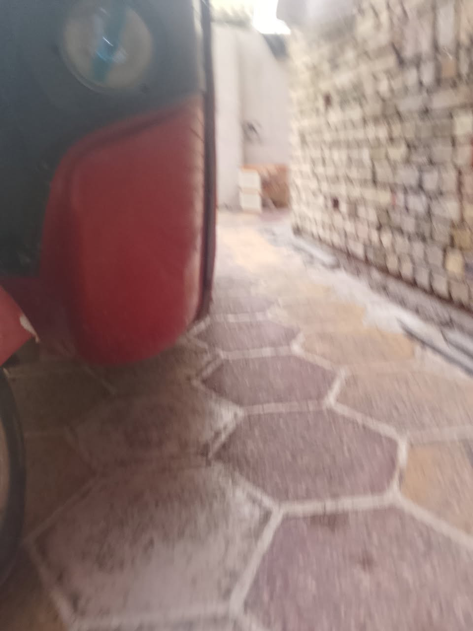 تكتك 18الشهر 9 رقم وسنويه  مجفته لاتنقيص ولاتبخير  عوزه بس كهربائيات  
وتخم تايرات وكبل لشارع   
السعر نهايته 5 مليون و350
مكاني بغداد 
 ***********
