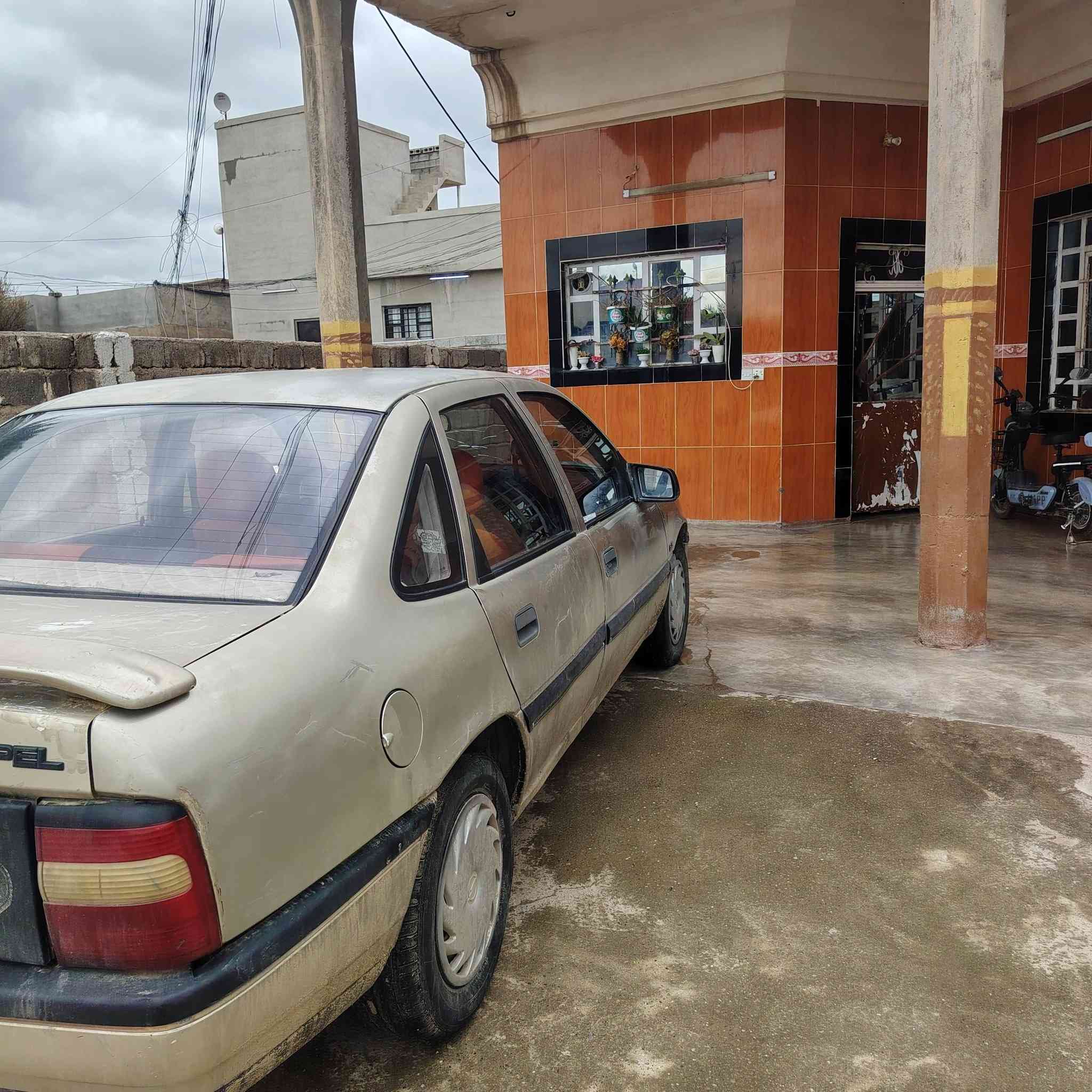 أوبل موديل 92 رقم صلاح الدين ألماني مشروع وطني. سياره بدون سبقغ. كير ومحرك بشرط تطخم تاير اربعه كله نضيف سياره حلوه وكدام العين السعر 37
وبيه مجال بسيط حك جيتك 
***********
