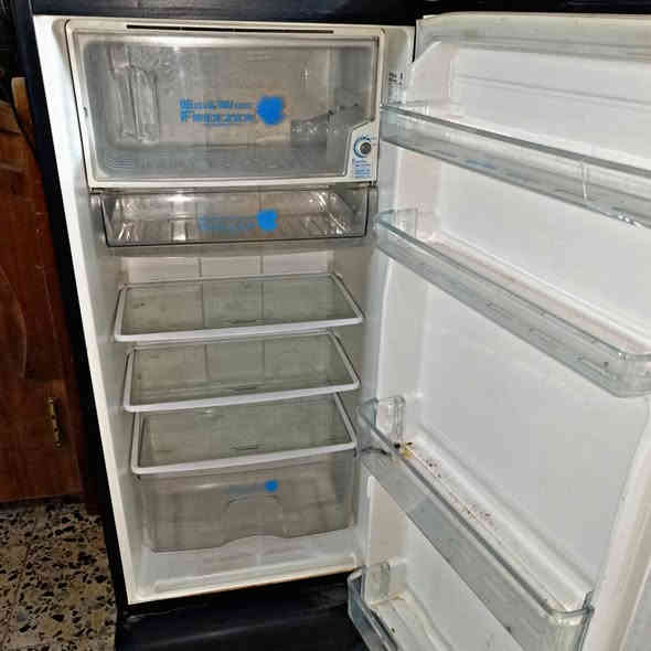 السلام عليكم 
ثلاجه نوع HlTACHI
نضيفه اخت الجديده السعر 225
العنوان بغداد شارع فلسطين 
***********
