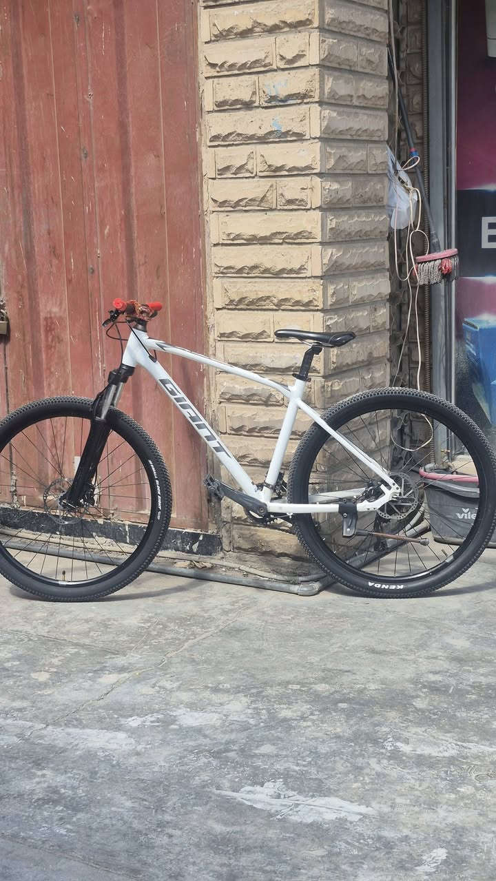 GAINT ATX
السلام عليكم 
بايسكل جاينت للبيع 
موديل 2022 
سستم التوس حديث 1*9
بريكات شيمانو هيدروليك 
قياس الويل 27.5
حجم الفريم M
ختم واحد كامل gaint 
سعرة 300 الف دينار وبيه مجال للشراي


**إذا كنت صاحب هذا الإعلان وتريد حذفه لأي سبب، رجاءا أرسل رسالة إلى الدعم الفني**