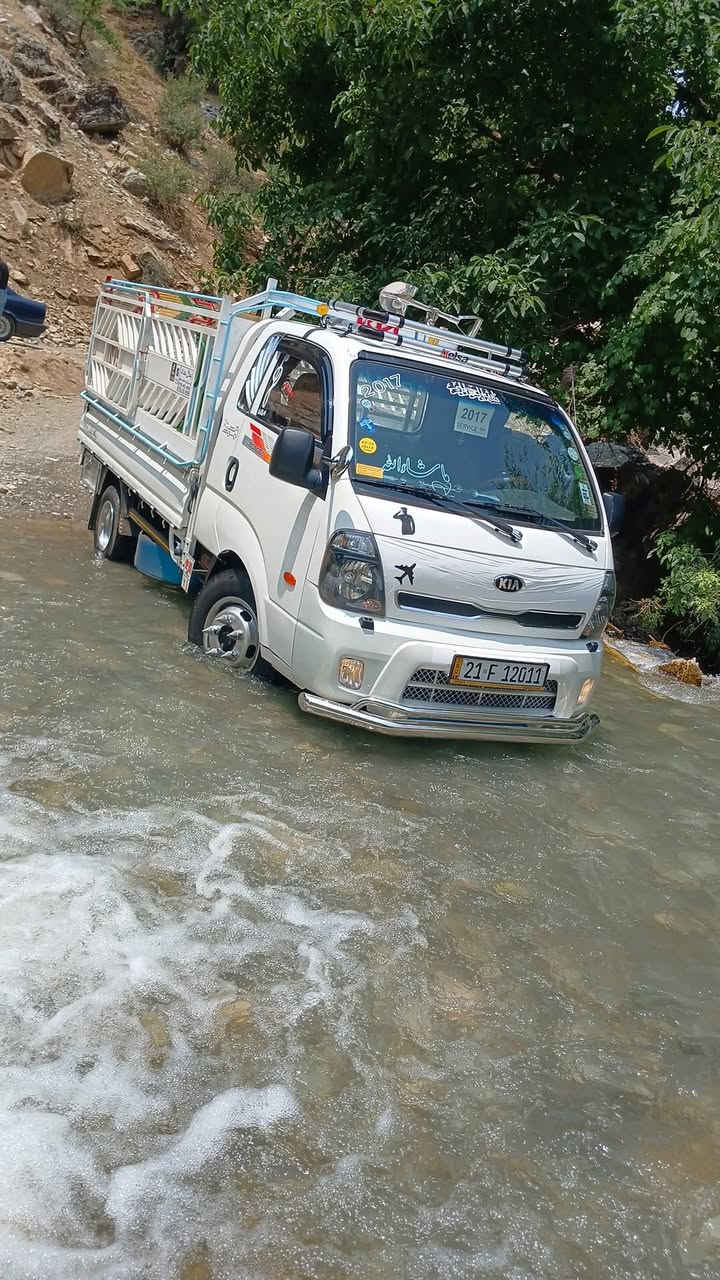 سلاو 
كيا ٤٠٠٠ سوبه ر انجيكته ر  ٢٠١٧ كامل جايز  ١٧٠٠٠٠ رؤييه  ١ بست بوياغي هه يه 
٤ تايه و ويلي لوك. ويل په رچ ئه سلي  جه مجه و كامل كه ماليات مه كينه و گيري به شه رت  سه نه وي نوي ٢٠٢٩ هه زه نوئ مالي دۆستە یەک دینار مەسرەفي نييه.   نرخ ١٧٠ وه ره قه و مه جاله كي كه م.   ***********
