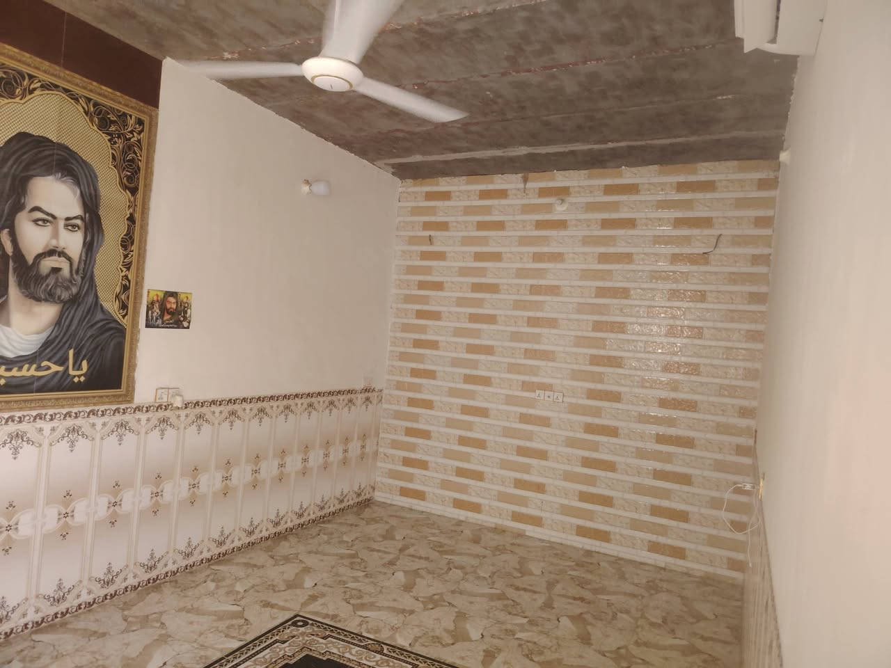 بيت طابقين ركن حي الصدر الثاني 4 غراف صالتين  ستقابل  مطبخ   طارمة  مساحت البيت 180 جاهز البيت مطلوب اسكان. تبليط بلباب واصل تجي وتشوف البيت مرواس بيت ع طريق دغارة بدغارة بيت زراعي يراهم مرواس مع الفرق 
***********

