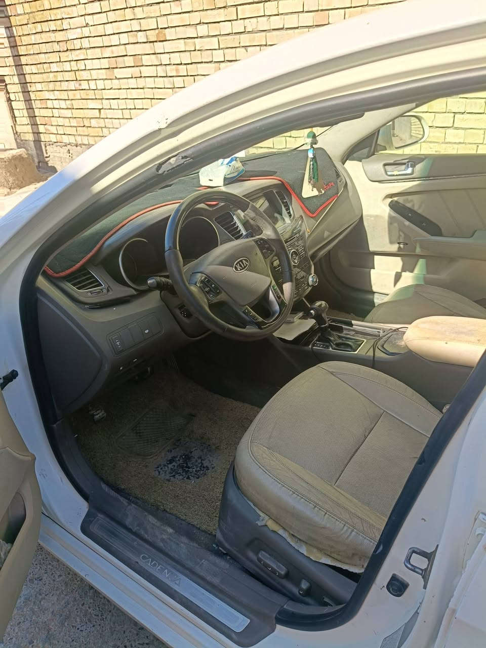 السلام عليكم
كيا كادينزا خليجي موديل 12 

محرك 6 حجم 3500

فول مواصفات 

بصمة تشتغل 

بصمة ابواب 

كشنات جلد 

مري قلاب 

بانوراما 

بردة خلفية 

وبعد بيها مواصفات 

گير مكفول ما مفتوح محرك مكفول ما مفتوح 

السيارة بيها صبغ الجاملغ الامامي  الأيمن 

نواقص السيارة صدر بس مو كلة تعبان بس رواط وبوش 

وينراد دعامية امامية مو حلوة 

مكان السيارة بغداد المدائن سلمان باك 

السعر 102

*********** اتصال

*********** واتساب
