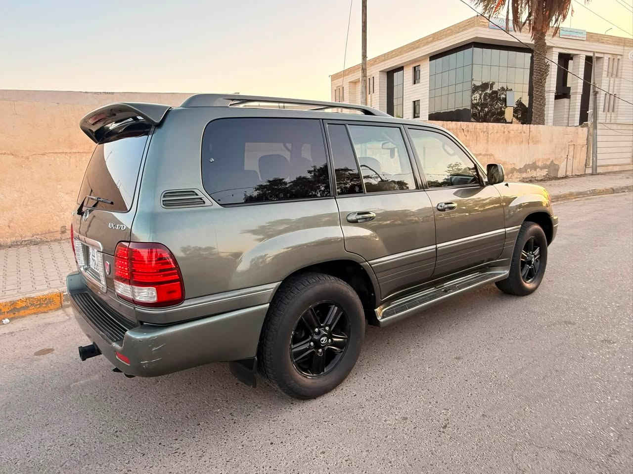 بيع مستعجل
السلام عليكم لكزز فول مواصفات موديل 2007امريكي بدون حادث محرك 8سلندر 4700 كفاله محرك وكير ولغود وشواصي وتخم تاير 
رقم بغداد بسمي انكليزي تحويل مباشر 
مكاني بغداد القصر الاوسط
السعر 185
***********
اخوان بس بيع بدون مراوس

