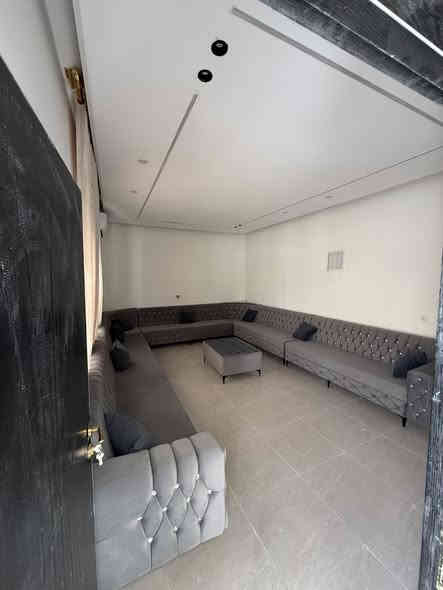 للبيع دار سكني تكريت مجمع سما تكريت بصف الركن مقابيل الحديقه 
مساحة 250 متر 
شارع 15 متر 
يحتوي الدار على 

4 غرف نوم
صالة استقبال 
صالة وسطية
مطبخ 
مجموعة صحيات عدد 3
حديقة+كراج للسيارة+مناور
كتائب حماية وتبريد مركزي
***********
***********
