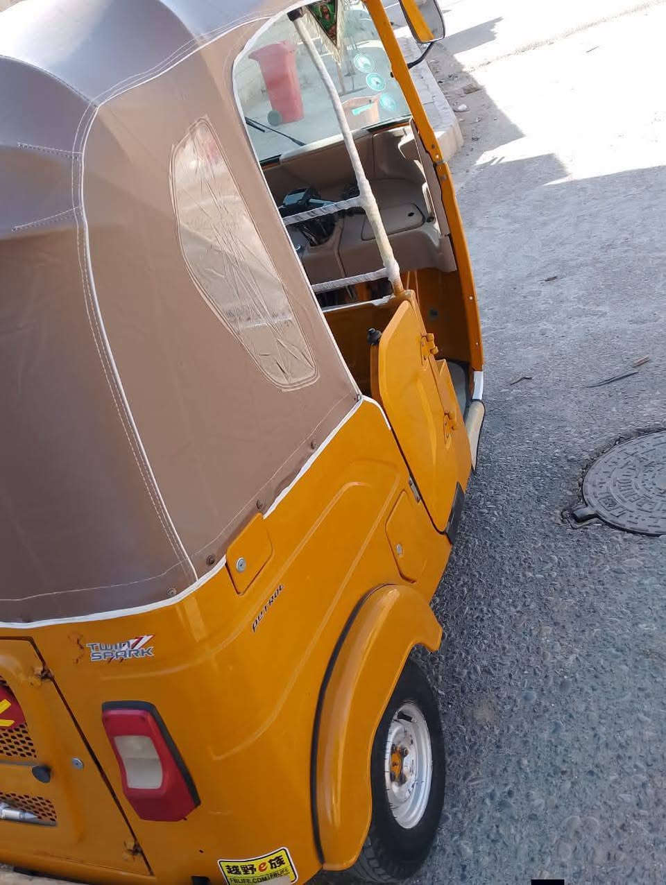 السلام عليكم تكتك للبيع موديل 2021شهر 6 وراق وكيلها بلمجر  كفاله عامه برغي ما مفتوح بيها ما عده ضربه يم البك لايت أربع صابع الاستفسار عرقم ***********
