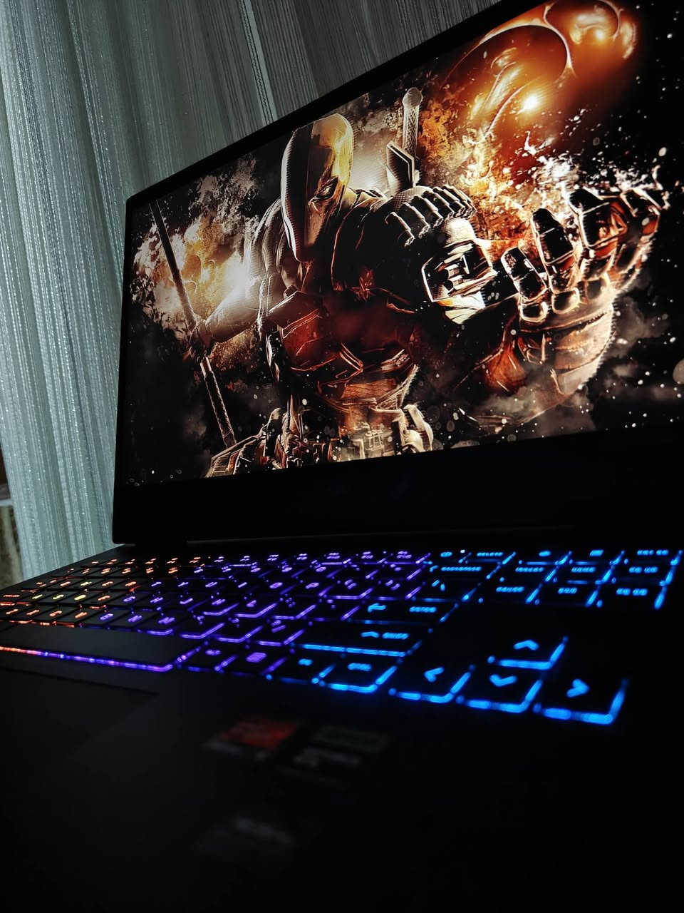 🚀 للبيع: HP Omen 16 (بحالة Open Box - جديد تماماً 🔥)
💻 المواصفات الاحترافية:

🧠 المعالج: AMD Ryzen™ 9 7940HS (مع كارت شاشة داخلي Radeon™ 780M) — أداء خارق وجيل حديث.

🎮 كارت الشاشة: NVIDIA® GeForce RTX™ 4070 (140W TGP أعلى طاقة وتشغيل لأقوى الألعاب والمونتاج) ⚡

🔋 الرام: 16GB DDR5 5600MHz (سرعة فائقة جداً)

💾 الهارد: 1TB NVMe SSD (SK hynix من أسرع الهاردات عالمياً) 🚀

🖥️ الشاشة: 16.1" Inch بتردد 165Hz لانسيابية خرافية في اللعب.

🎨 اللون: الأزرق الداكن المائل للبنفسجي المميز جداً (Dark Blue).

✨ حالة الجهاز:
Open Box (صندوق مفتوح - بحالة الجديد تماماً 100%):
الجهاز شبه جديد وبكامل ملحقاته الأصلية، أداء جبار وفحص كامل وضمان النظافة (ئۆپن بۆكس، ئامادەیە بۆ بەکارهێنان بە کوالێتی سفر و زۆر خاوێن بە گەرەنتی).

📞 للتواصل (واتساب أو ماسنجر):

📱 رقم الهاتف: ***********

📍 العنوان: كركوك - بنجا علي (کەرکوک - پەنجا عەلی)

🏢 شركة خوبيب للابتوبات - Khubaib Laptops
سوي مواصفات بلنجليزي
