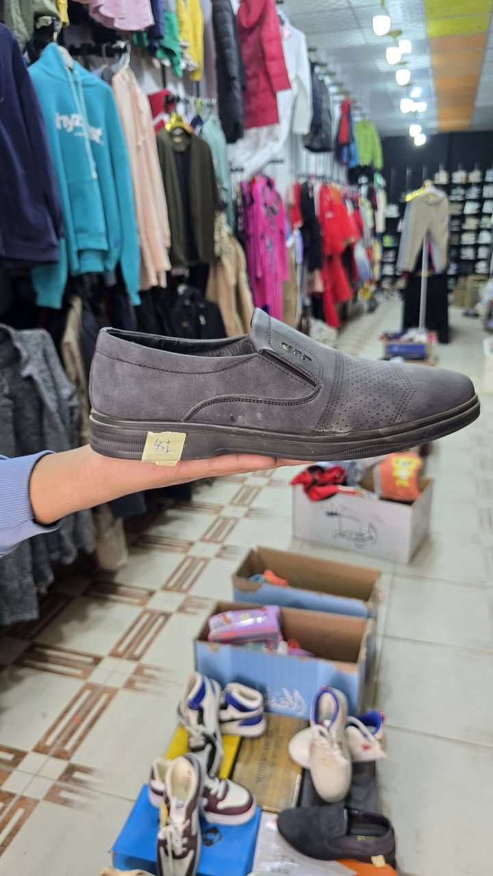 عروض عروض سعر قطعه فقط (8000) وهم توصيل مجاني وين اكو هيج احذيه ام الى 20 الف واكثر بس ب ٨ الف تصفيه محل اخذنها شلعه كلها اصليه وماركه كل قطعه قياسها موجود عليها اذا تاخذ قطعتين ب 15 يكرم الله احذيه كلها اصليه وجديده جديده غير مستخدم اوربيه وبيها مال باله  هم جديد 
عنواني قرب العسافي مجاور باندا تابعونا ع فيس اكشخ ابلاش   
وع تيكتوك (عبدالرحمن العبيدي )
للحجزز ارسل قطعه ع واتساب وتصلك نفس ليوم 
(***********)
