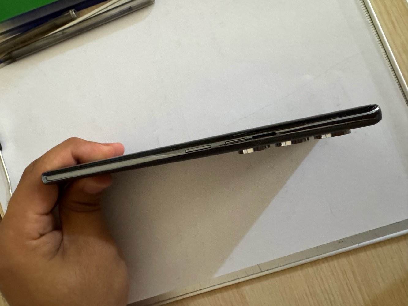 تكنو كامون 40 برو 5G للبيع او مراوس سعر 280 الف
هاي النضافة كادمك شوفها بيه فقط ملاحضه وحده الدكمه مالت رفع الصوت انشلعت من مكانها تكدر تصلحه وتكدر تعوفه تزود و تنقص ب الصوت من الدكمه مالت التقليل الصوت لو من الشاشه ملحقات كارتونه وملحقات كامله ما عدى الشاحنه ما موجوده واير كيبل موجود للتواصل عالخاص وبيك خير و تدلل مكاني سليمانيه كلار تجي تاخذه مني لو ادزلك إياه توصيل موجود توصيل لجميع المحافظات *********** واتساب او اتصال خاص موجود