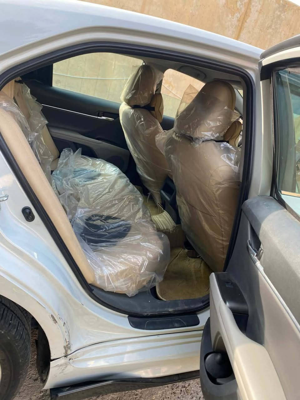 يا الله
السلام عليكم 
تيوتا كامري 2024
مواصفات se
تحكم ستيرن فول 
مسار سرعه 
شفتات 
اشاير بلمري 
لايتات زنون عالي ناصي 
كامره خلفيه 
كشن كهرباء 
وبعد هواي مواصفات 
بيع مستعجل 
السعر 180 وبيها مجال 
حادثها بنيد معمر نفسه وبيها مكانات بارد
رقم بغداد 
***********
