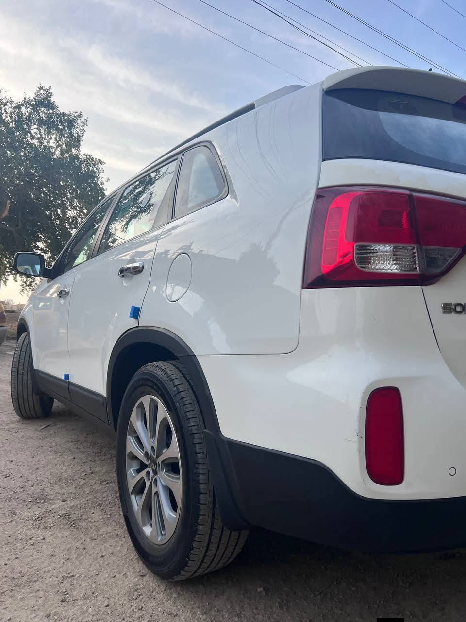 السلام عليكم كيا سورنتو ٢٠١٤خليجي  ماشيه ١٥٢ كيلوو حقيقي مكفوله قطره صبغ مابيهه بيهه شخط بل باب وموضح بل صور محرك ٤ سلندر تحويل مباشر
موصفات٠٠
1, حساس امامي خلفي 
2, انضمه قياده +تحكم استيرن
3,سبعه راكب 
4, ثلاثه قطع تبريد
5, محرك ٢٤٠٠ اربعه سلندر
6,ميكانيك وحداديه مكفووله
7,تخم. تاير جديد 
المعرفه. السعر الاتصال  رقم الهاتف
*********** ,***********
العنوان بغداد جسر ديالى الجديد قرب مجمع. النفطي
