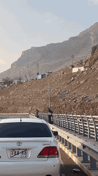 موس موس ١٨٢ ٢٠٠٥ 
٥ بەسمەیە 
٣دوگمە سپۆڕت
بێ بۆیاخ جگە لە شوێن موسەکانی  
لایت ناوچە کویر  
تەبریت ساردو گەرم مەزبوتە
ناو ڕەش فۆڕمیکای درزو شکاوی نیە
توندو تۆڵ 
٤ تایەو لوک. ویل دینگە
گێڕو مەکینە بەشەرتی ١٠ فیتەر
برێک بەسراوە 
بی مەسرەفە بەس لیخوڕی ئەویتە
 تەحکومات سەر سوکان هەموی ئیش ئەکات
0772 7188145
