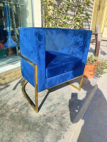 كرسي ديكور أخو الجديد نضيف سعره 50 وبي مجال 
العنوان بغداد حي أور قرب جامع الفردوس هاتف ***********
